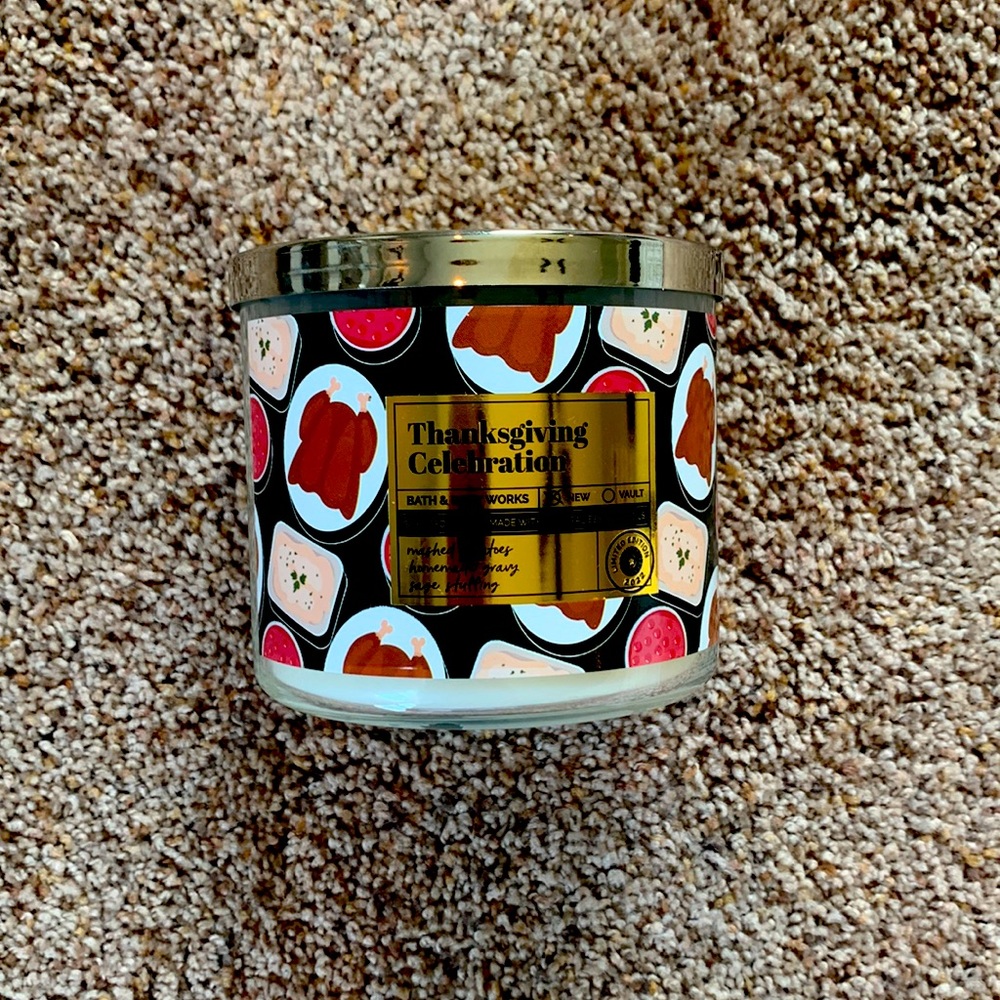 Cute little Thanksgiving candle.. never used!! from Bath and body Works!!